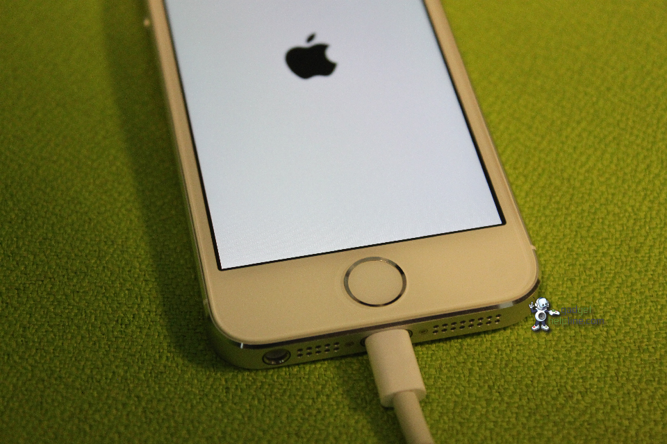 has reached out to some iPhone 5S owners to offer a replacement iPhone 